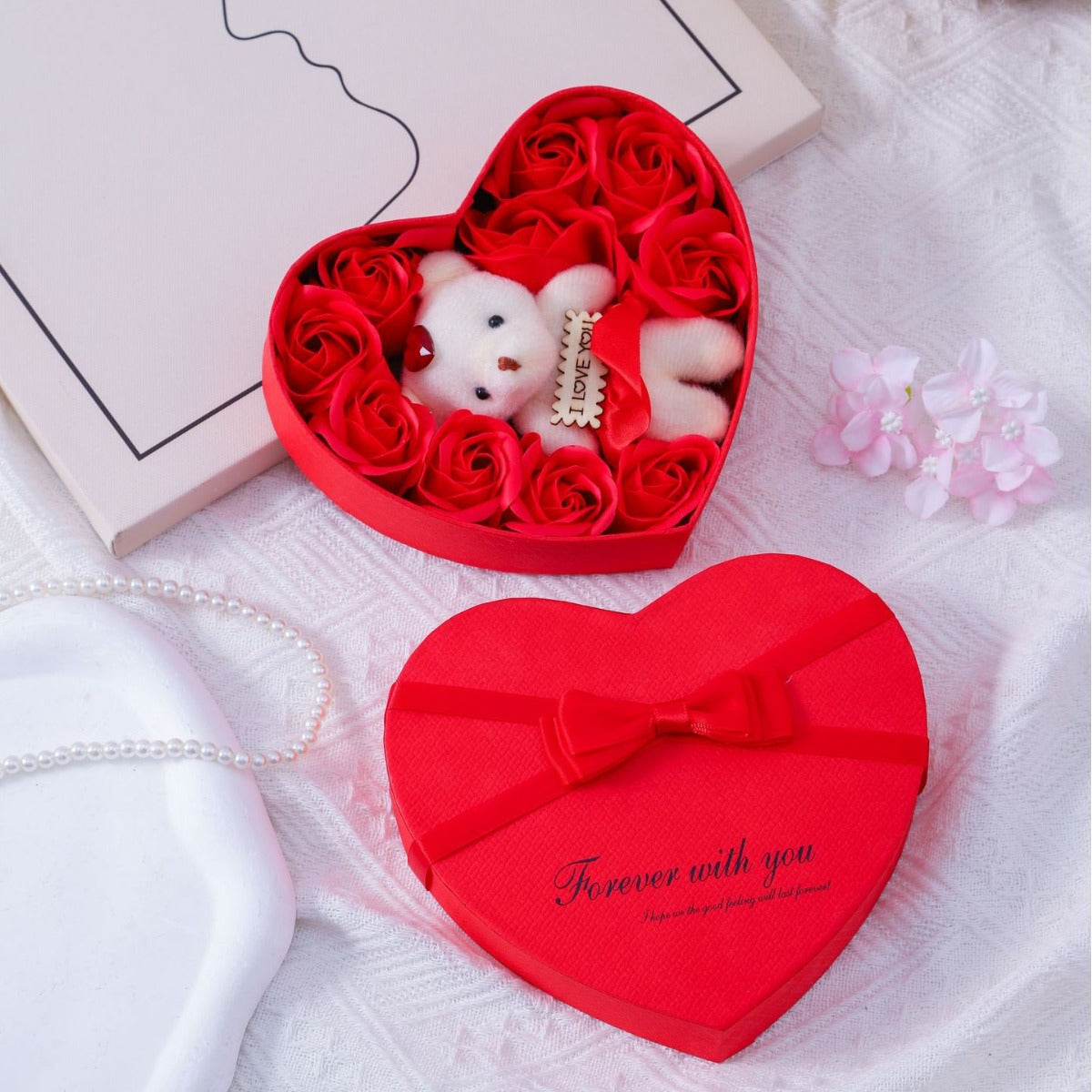 Celebrity Rose Heart Gift Box